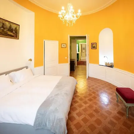Spacious In The Heart Of * קרקסון