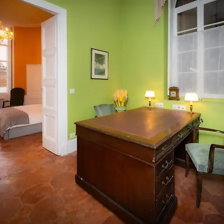 Spacious In The Heart Of * קרקסון