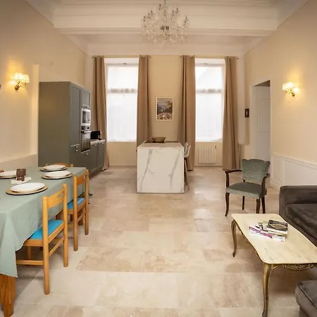 Spacious In The Heart Of Apartment *