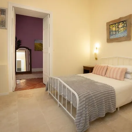 Spacious In The Heart Of Apartment *