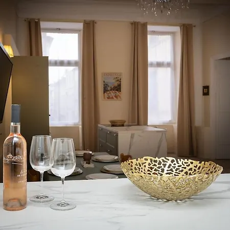 Spacious In The Heart Of Apartment
