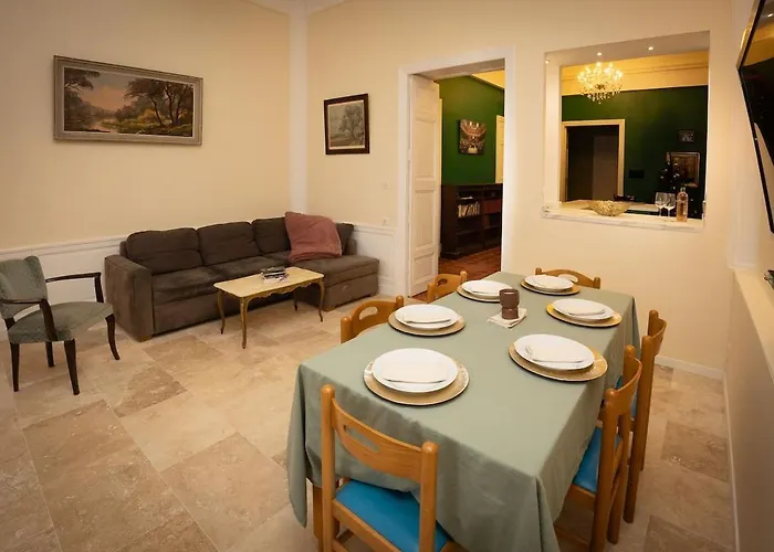 Apartamento Spacious In The Heart Of Carcassonne