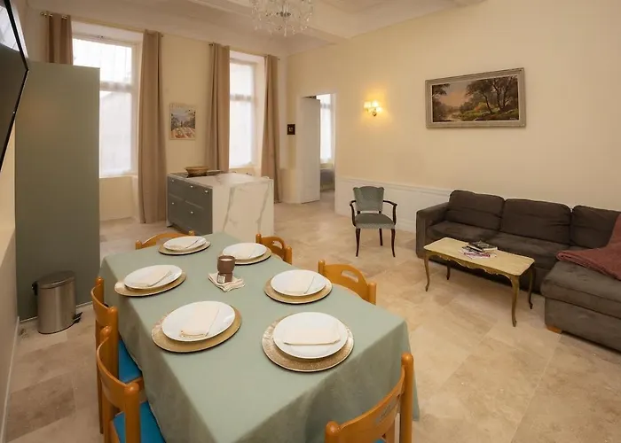 Spacious In The Heart Of Apartamento Carcassonne