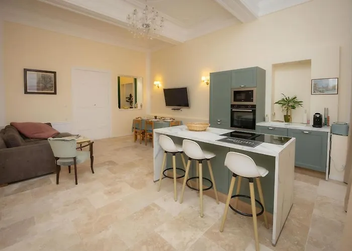 Spacious In The Heart Of Apartamento Carcassonne